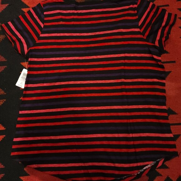 Torrid Classic Fit Red & Black Striped V-Neck Tee Size 2 - Picture 8 of 8